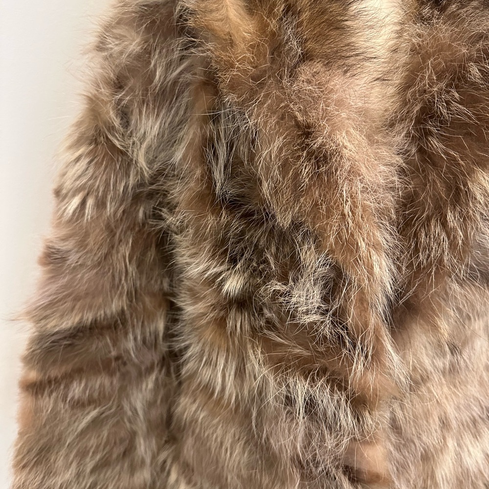 Luxurious Faux Fur Coat in Brown - Picture 3 of 6